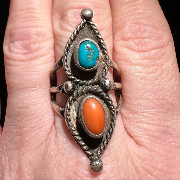 Navajo Vintage Sterling and Turquoise and Coral Ring 10 - Picture 2 of 8